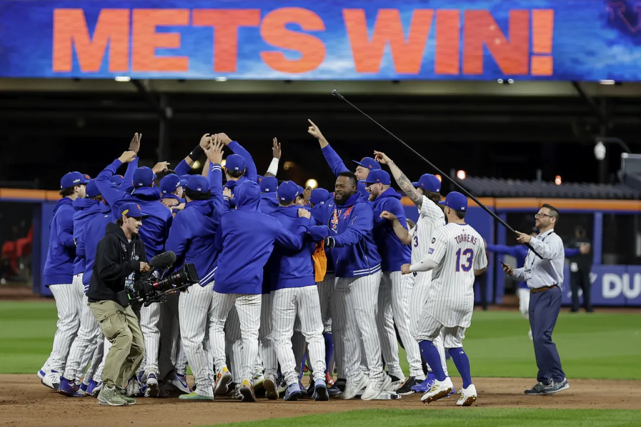 Mets y Yankees están a 2 paradas de la primera Serie del Metro en 24 años