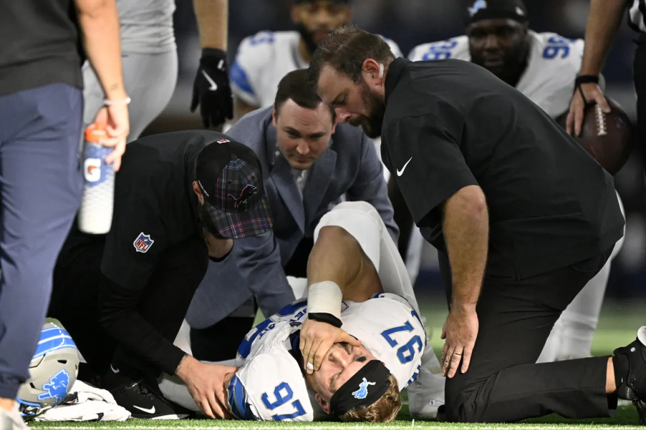 Video: Así fue la escalofriante lesión de Hutchinson frente a Cowboys