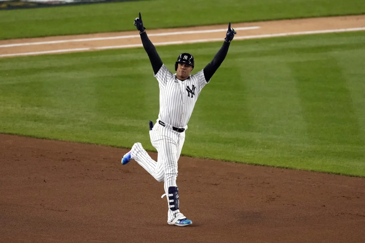 Vencen Yankees a Guardianes al abrir serie