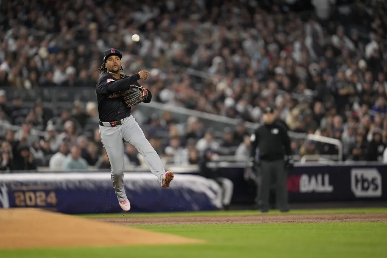 Vencen Yankees a Guardianes al abrir serie