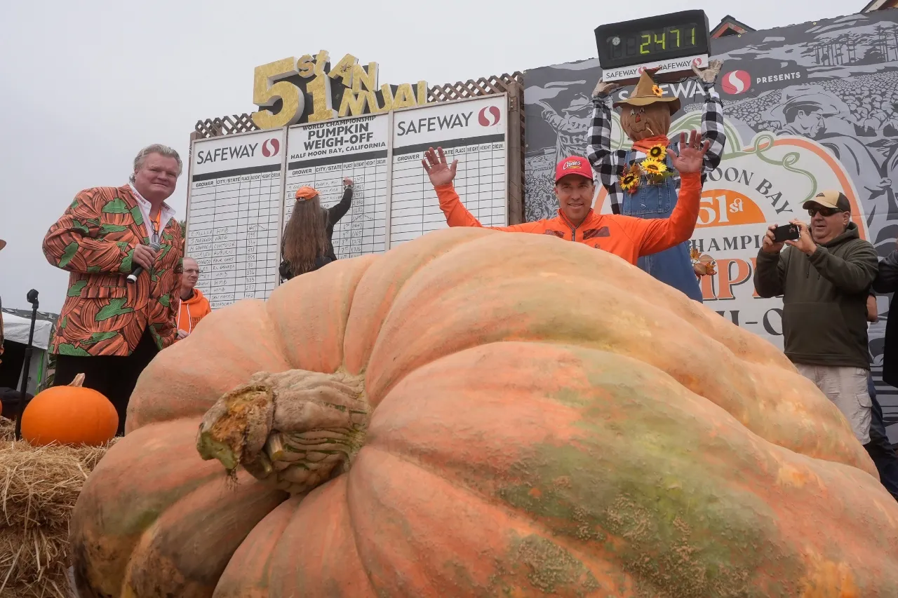 Calabaza de mil 120 kilos gana concurso en California