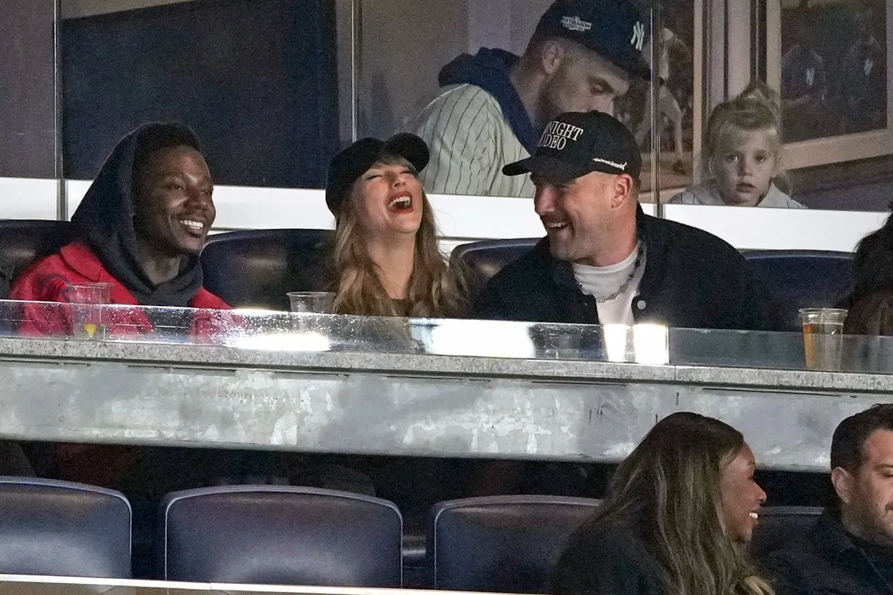 Taylor Swift y Travis Kelce acuden al primer duelo de Yankees ante Guardianes