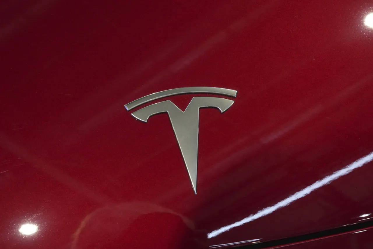 Cuatro muertos en choque de vehículo Tesla en Francia