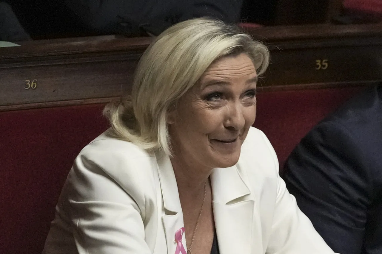 Niega Le Pen malversación de fondos en Francia