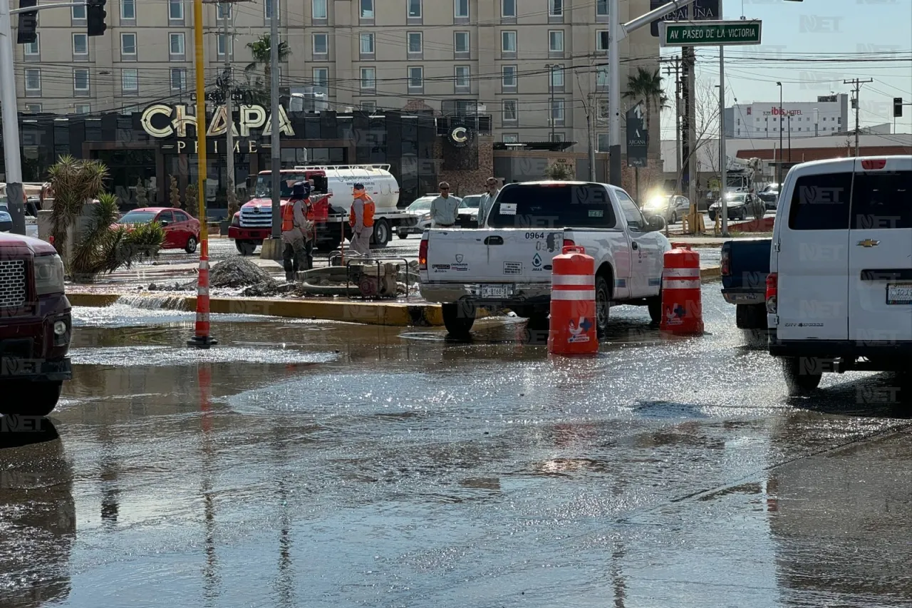 Fuga de agua en Paseo de la Victoria fue generada por empresa externa: JMAS