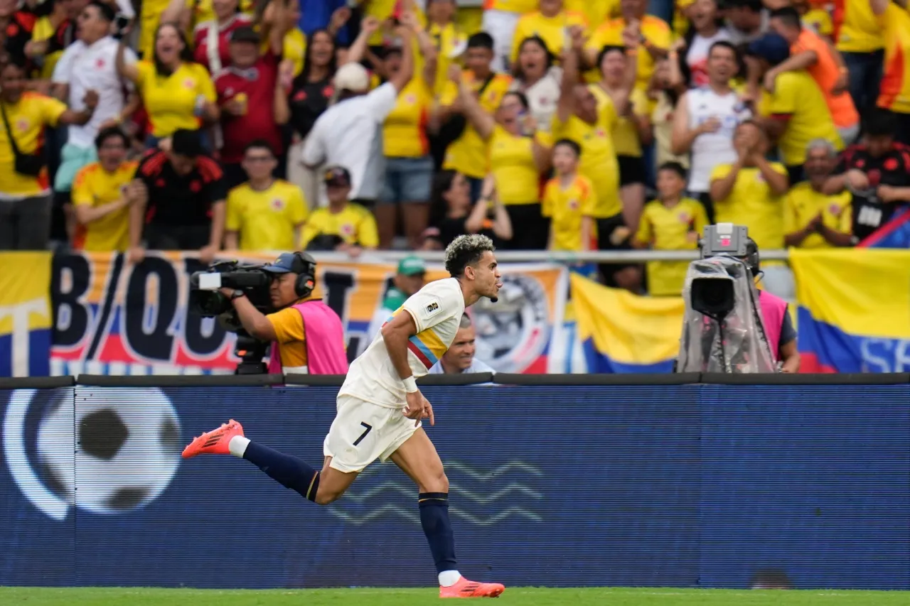 Colombia golea a Chile y se afianza en la parte alta de las eliminatorias