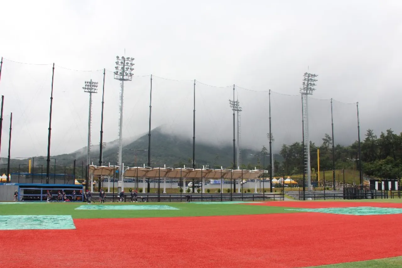 Lluvia aplaza debut de peloteros mexicanos en Corea del Sur