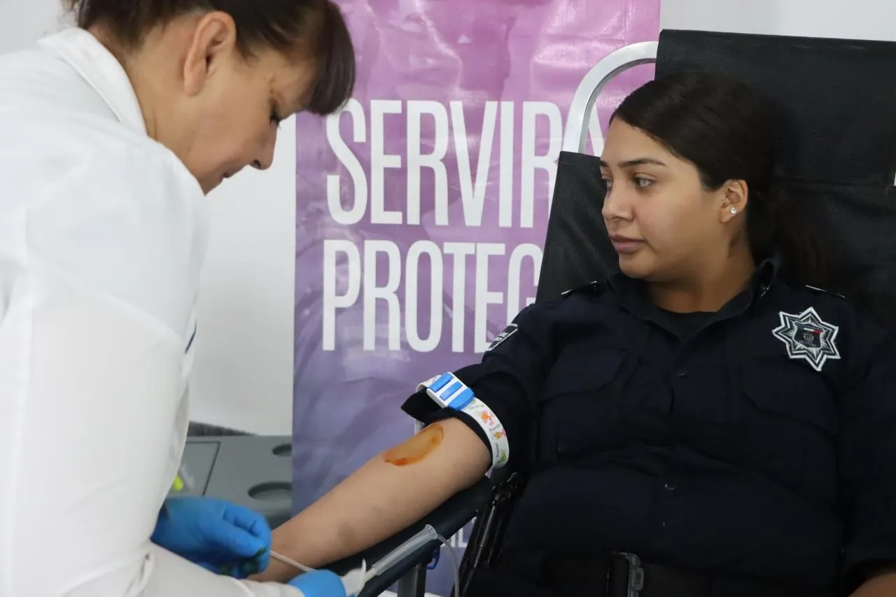 Participan policías en campaña de donación de sangre