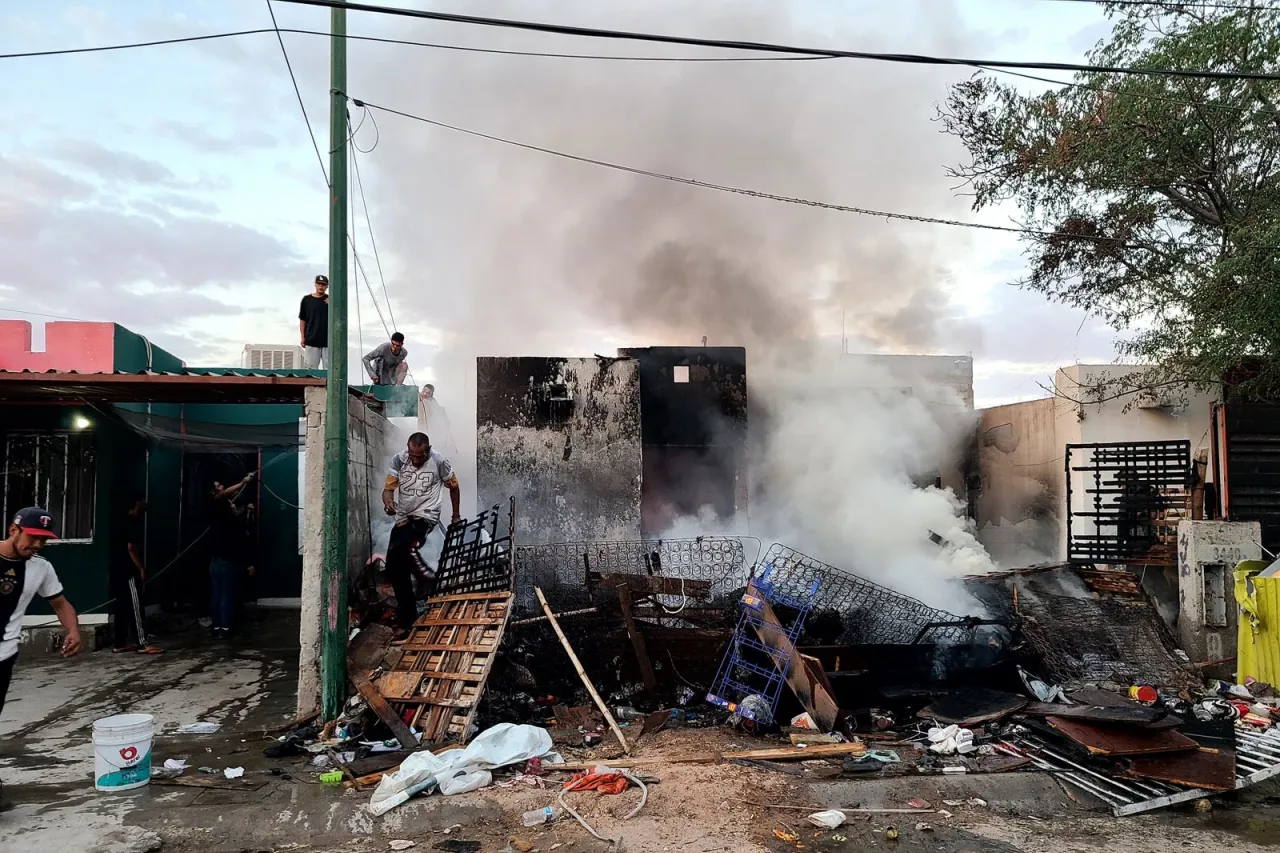 Fuego consume casa tras incendio provocado