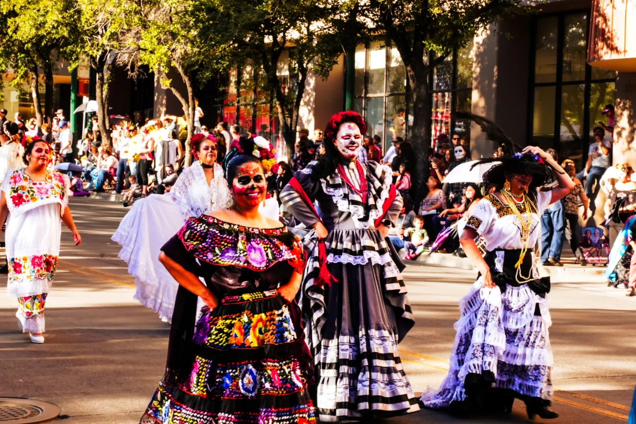 Preparan el desfile de Día de Muertos en El Paso