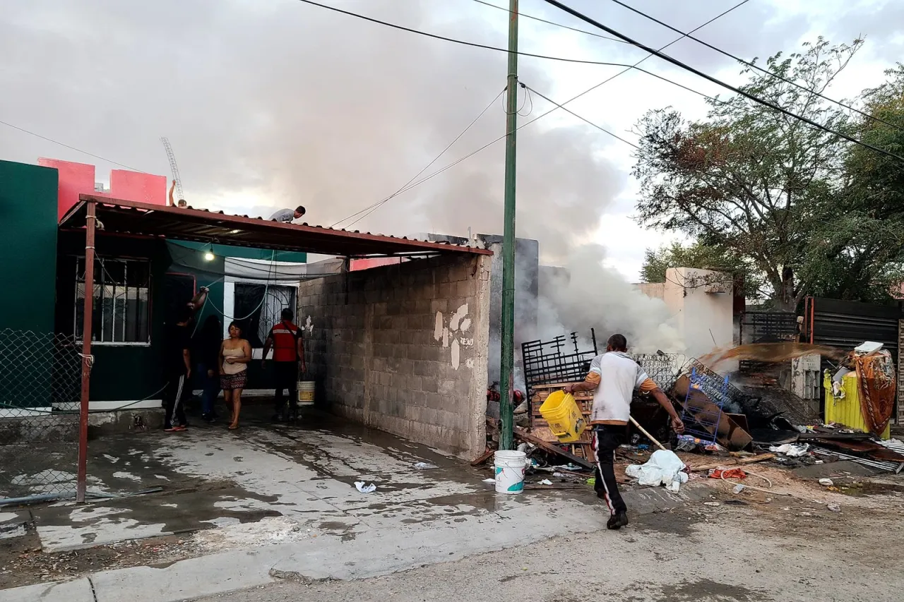 Fuego consume casa tras incendio provocado