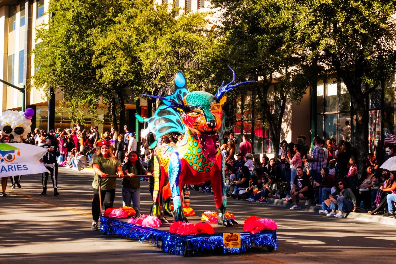 Preparan el desfile de Día de Muertos en El Paso