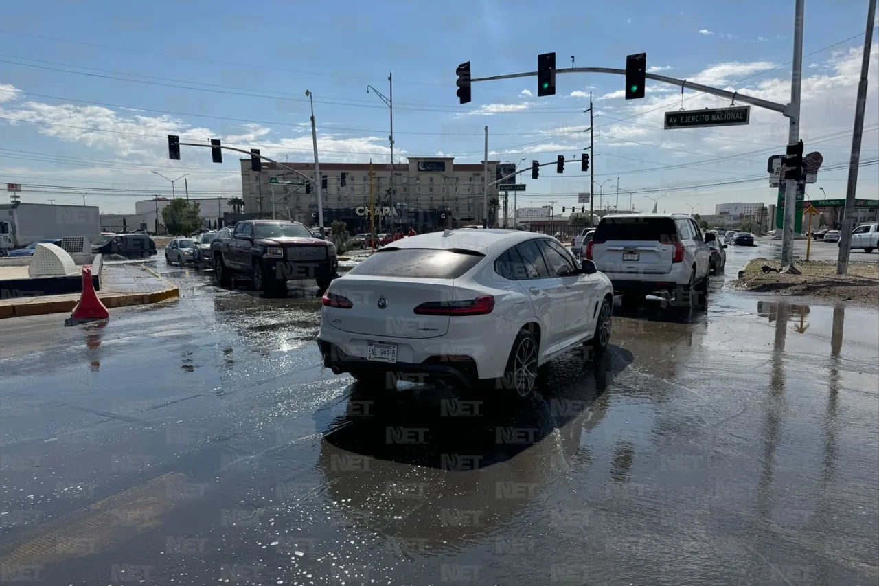 Fuga de agua en Paseo de la Victoria y Ejército; ya trabajan en repararla