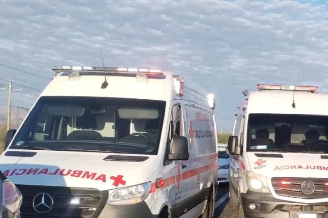 Se accidenta camión con obreros en carretera y deja al menos 16 heridos