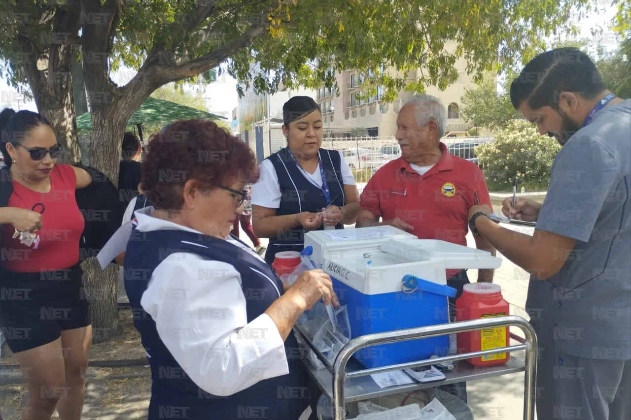 Instalan automódulo de vacunación contra la influenza