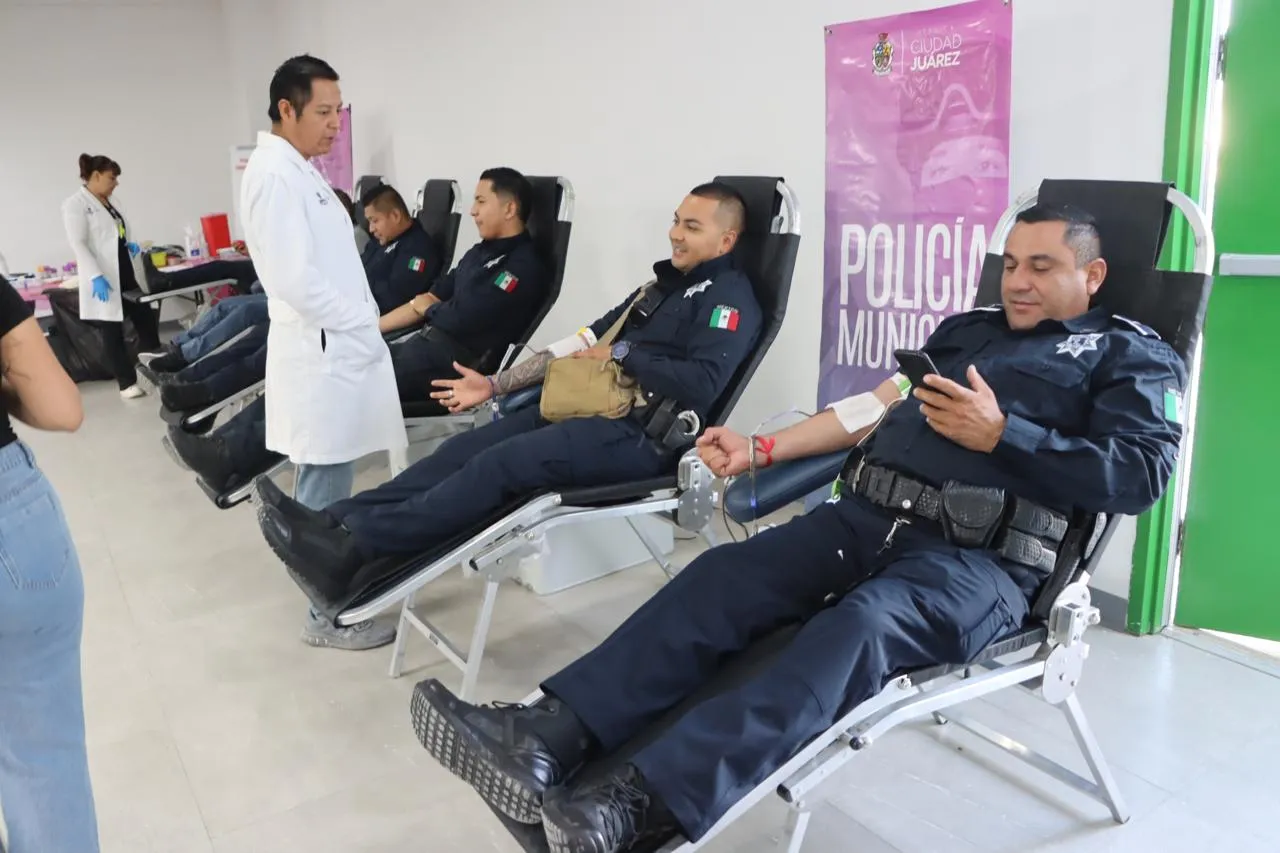 Participan policías en campaña de donación de sangre