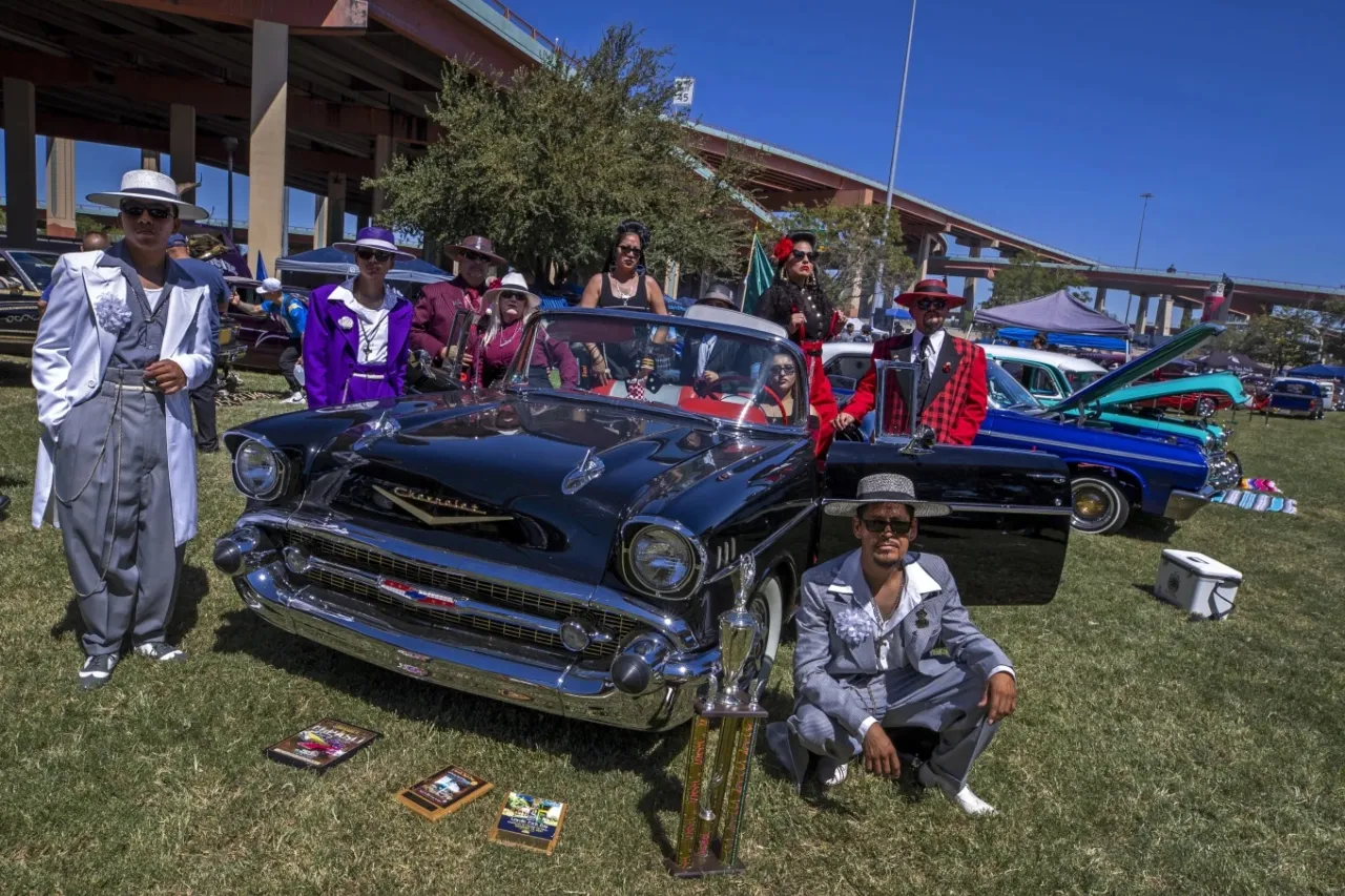 Lowriders: Más que autos, cultura chicana sobre cuatro ruedas