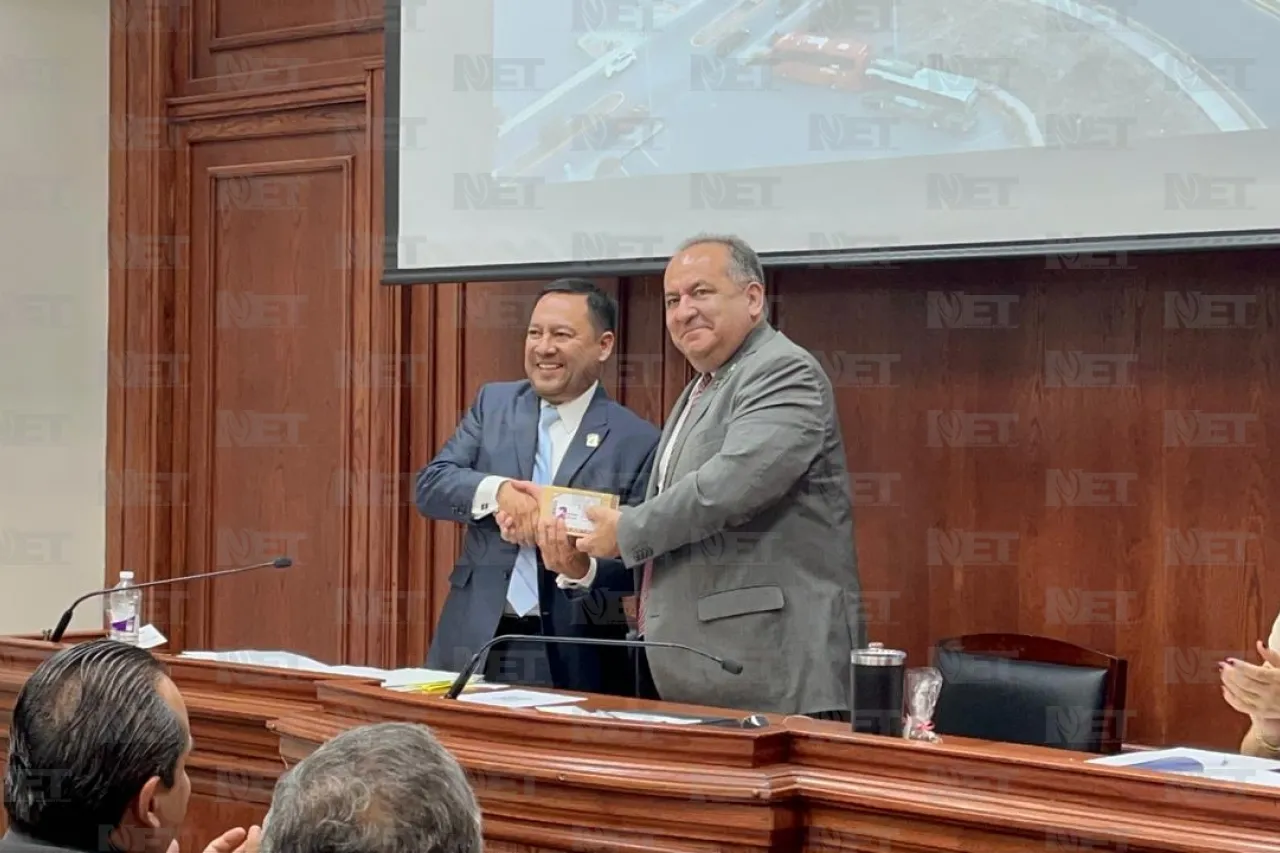 Entrega Luis Rivera segundo informe frente a la UACh