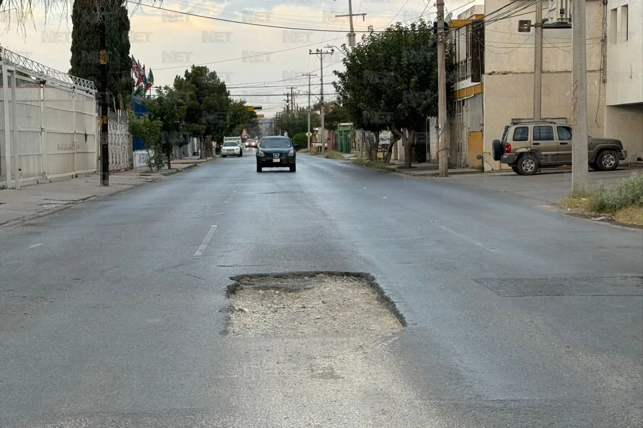 Piden reparar bache que pone en riesgo a automovilistas