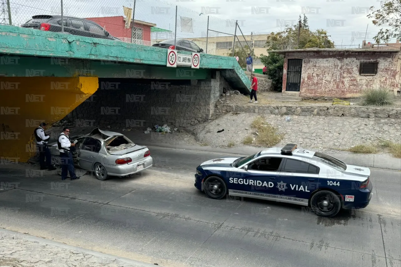 Choque deja hombre atrapado en el viaducto Díaz Ordaz