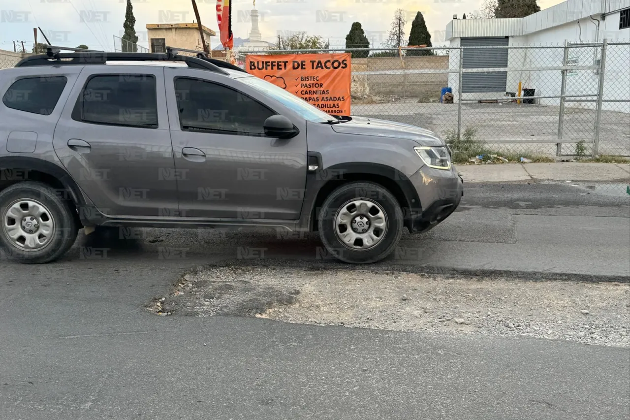 Piden reparar bache que pone en riesgo a automovilistas