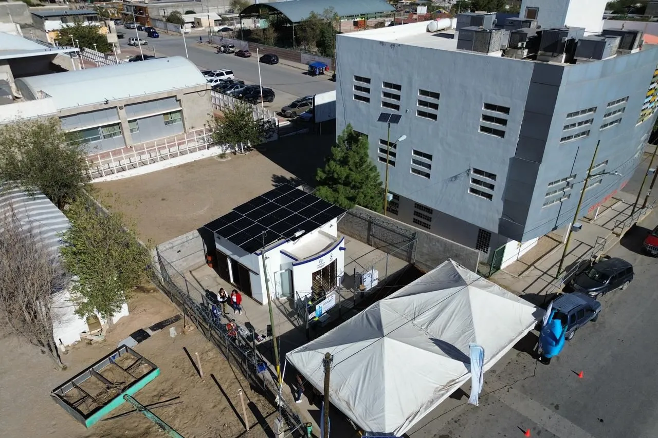 Instala JMAS paneles solares en caseta de ósmosis de Anapra