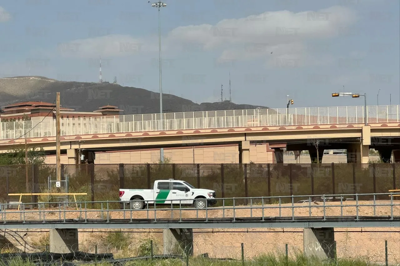 Rescatan a migrante tras caer del muro fronterizo