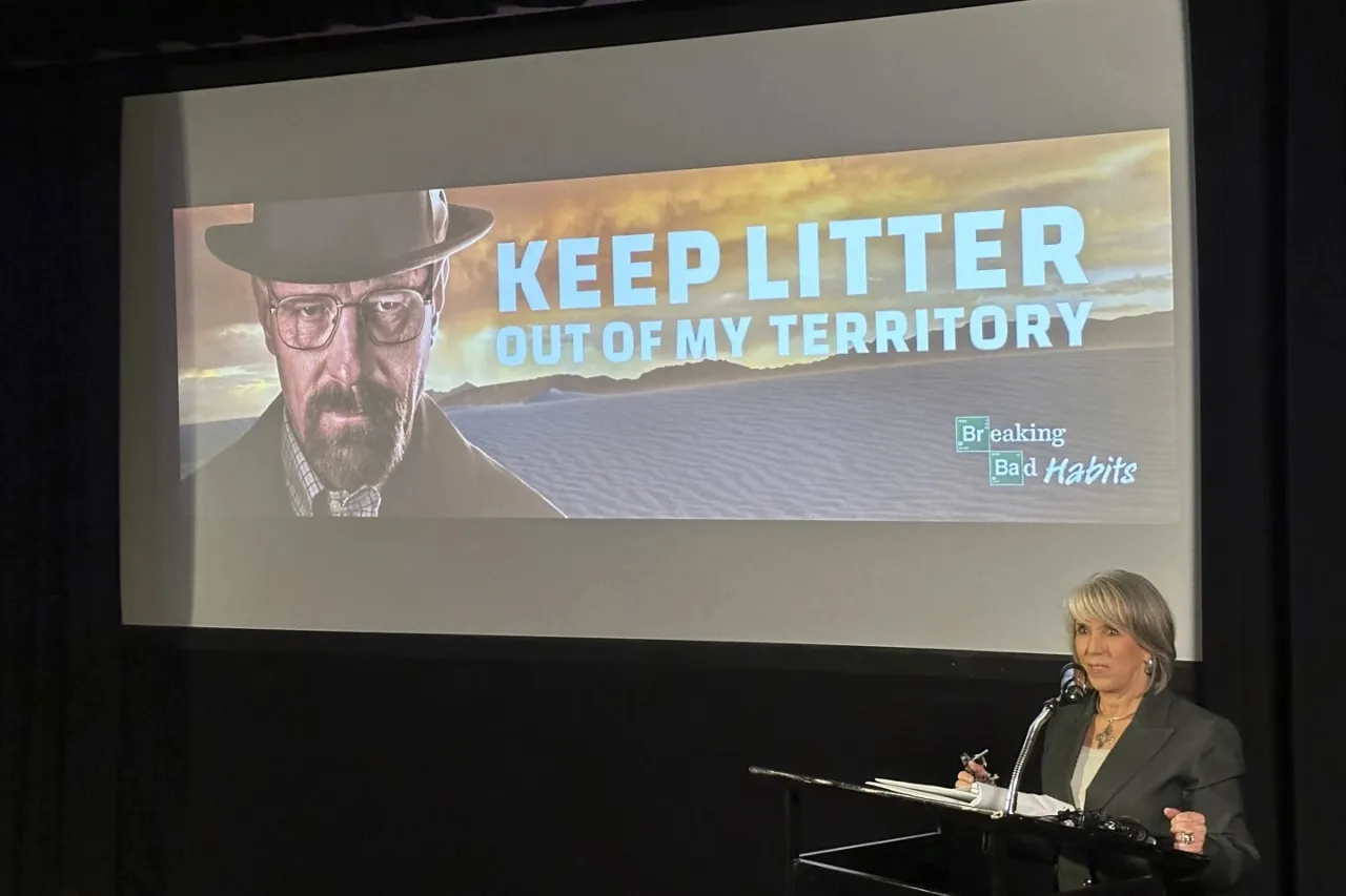 Aparece Walter White en campaña publicitaria contra la basura en Nuevo México