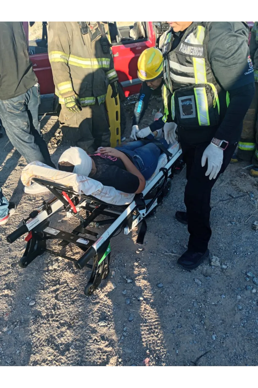 Video: Aparatoso choque en carretera deja a maestra lesionada