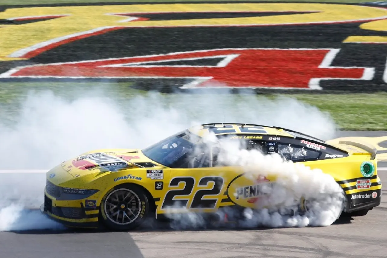 Joey Logano: De 'eliminado' en Playoffs a primer finalista en la Nascar