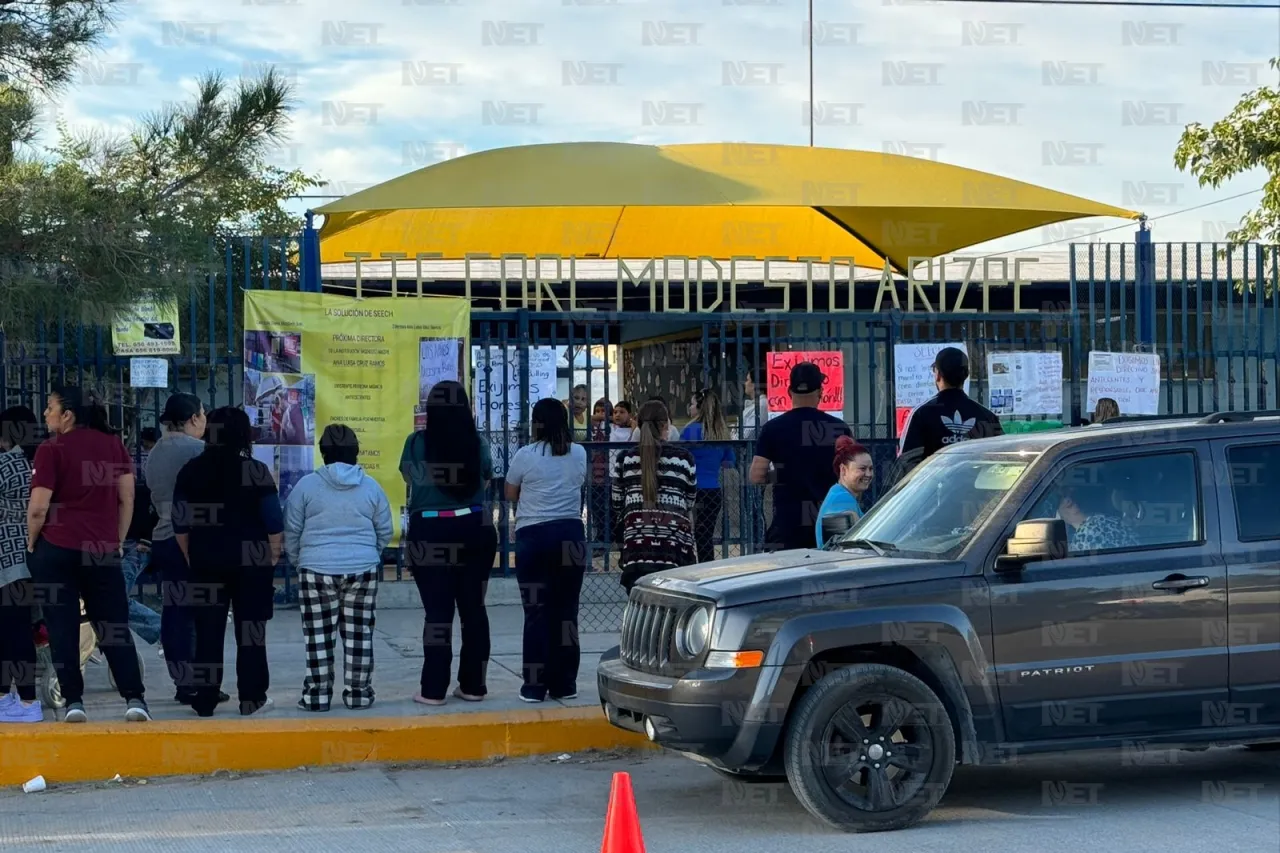 Protestan padres de Primaria Modesto Arizpe contra designación de directora