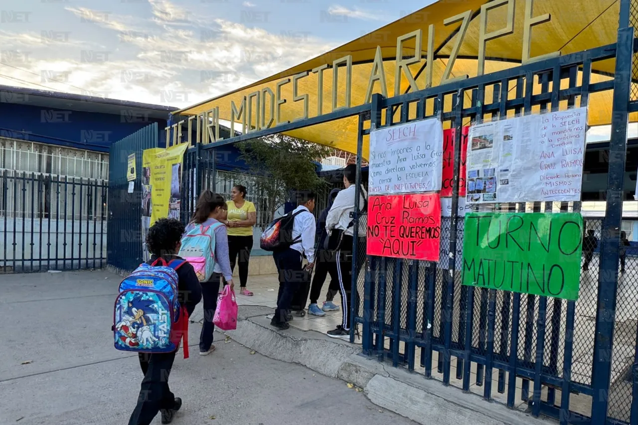 Protestan padres de Primaria Modesto Arizpe contra designación de directora