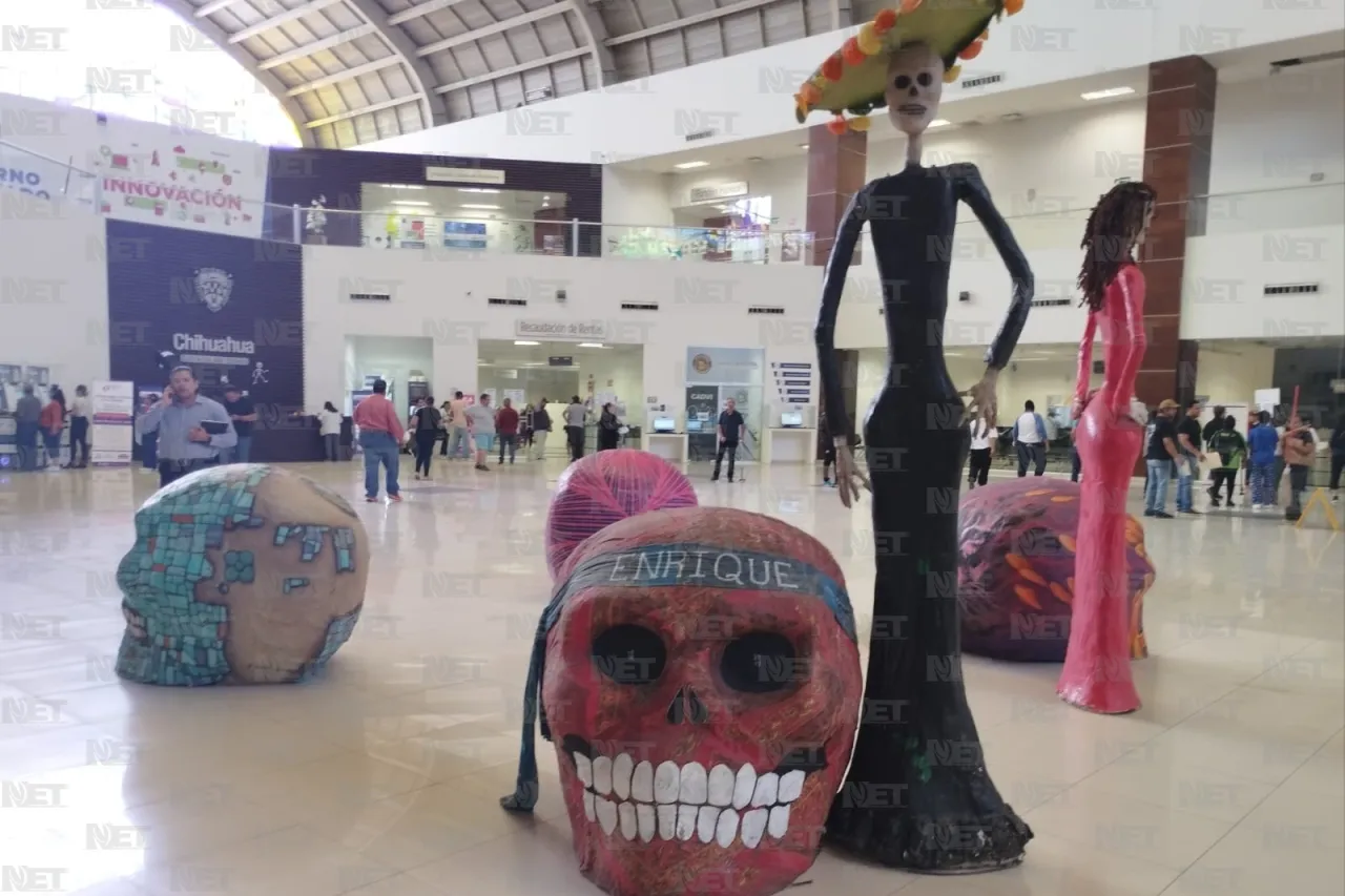 Tradición y color en cada foto; invitan a exposición de catrinas y calaveras