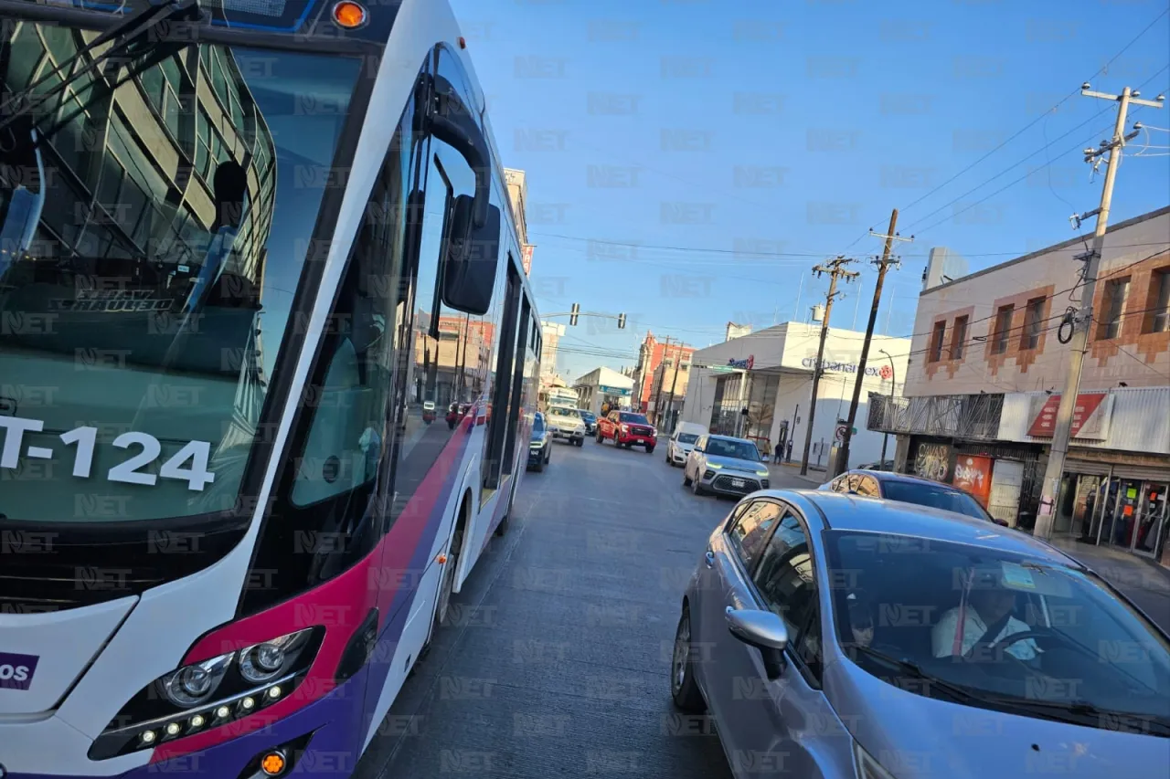 Rozón entre Juárez Bus y Valle de Juárez estrangula la 16 de Septiembre