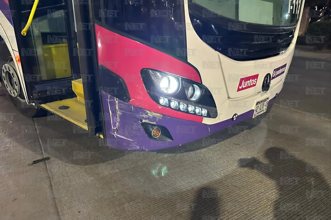 Se registra choque entre Juárez Bus y auto en la Paseo Triunfo