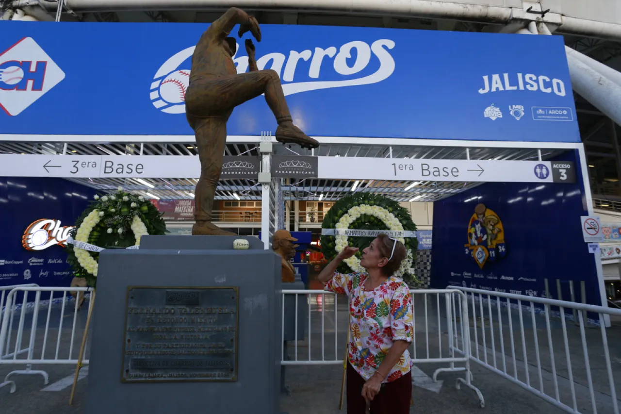 Muerte de Valenzuela deja a México sin uno de sus 3 grandes íconos deportivos