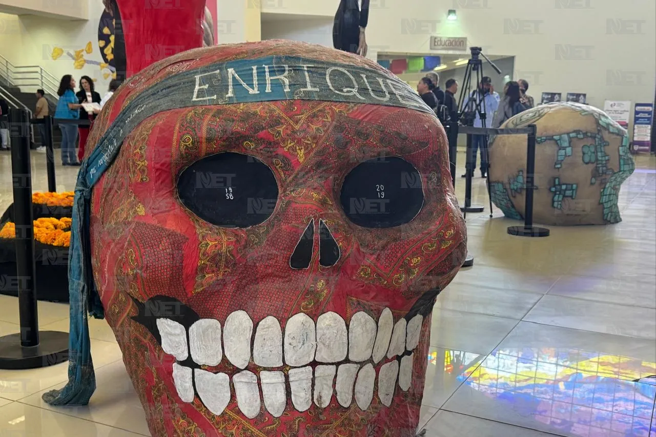 Tradición y color en cada foto; invitan a exposición de catrinas y calaveras