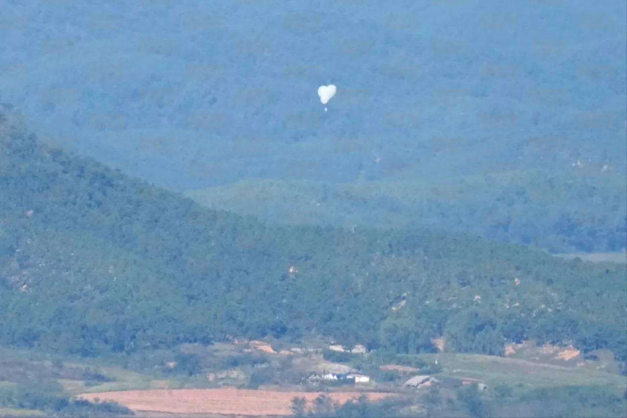 Globo norcoreano con basura cae en el complejo presidencial de Corea del Sur