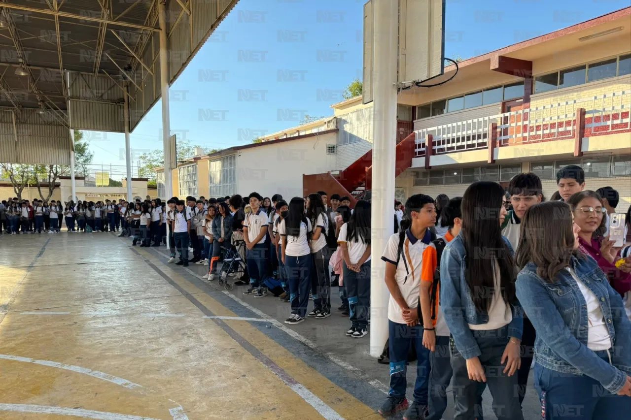 Entrega alcalde rehabilitación de Secundaria Estatal 3001