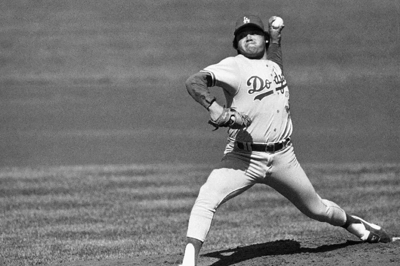 Se une deporte mexicano al luto por Fernando Valenzuela