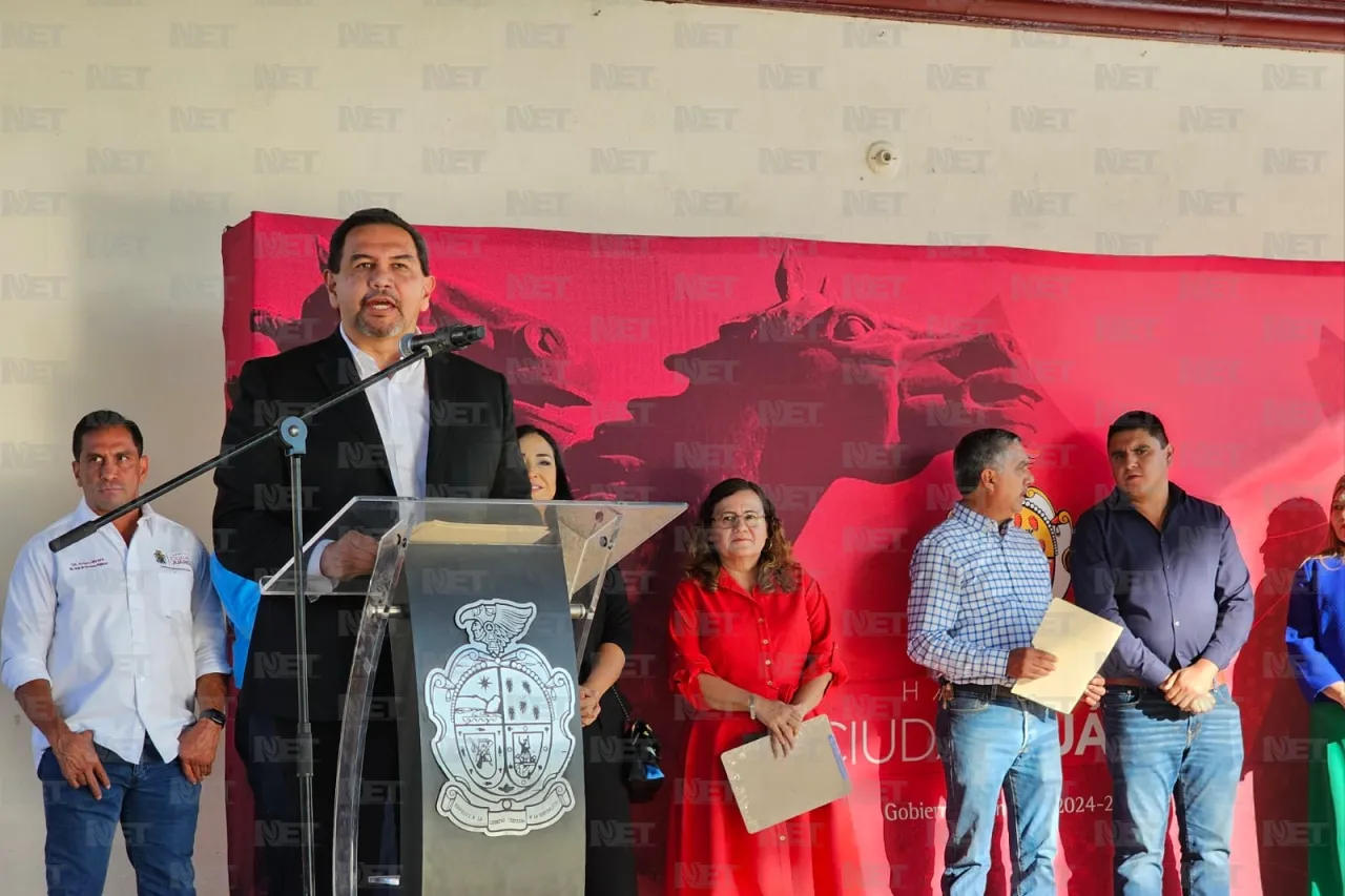 Entrega alcalde rehabilitación de Secundaria Estatal 3001