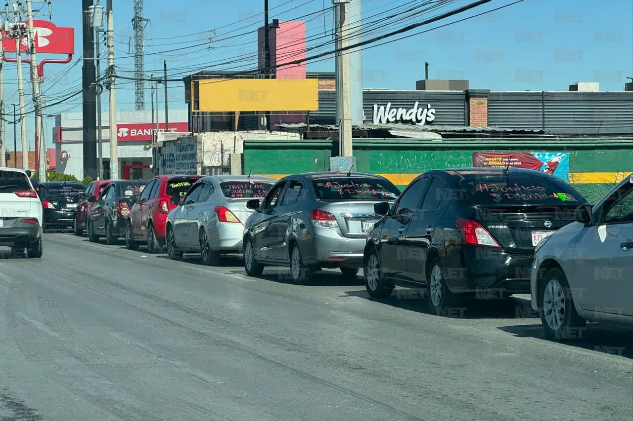 Conductores de plataformas hacen caravana; piden seguridad y ajuste de tarifa