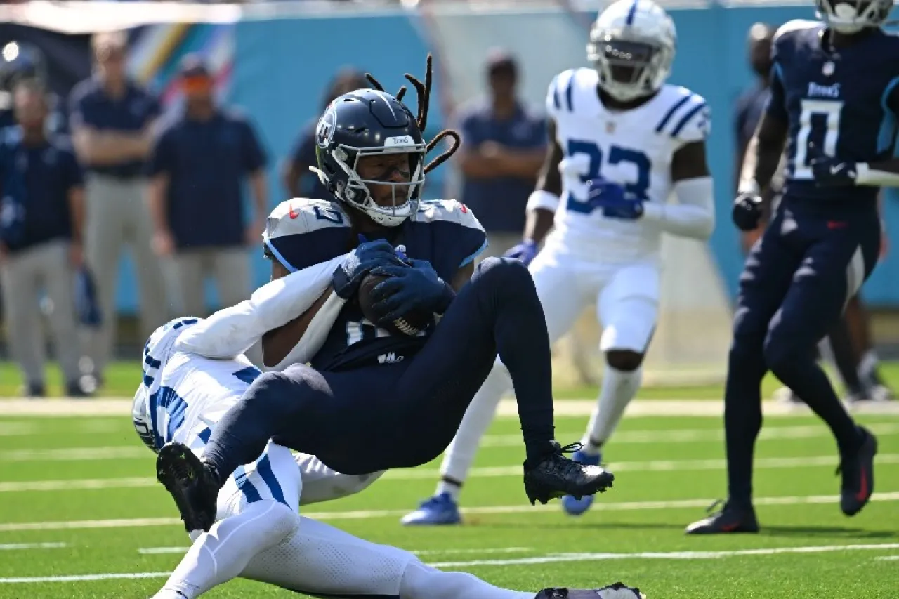 Chiefs adquieren a DeAndre Hopkins en cambio con los Titans