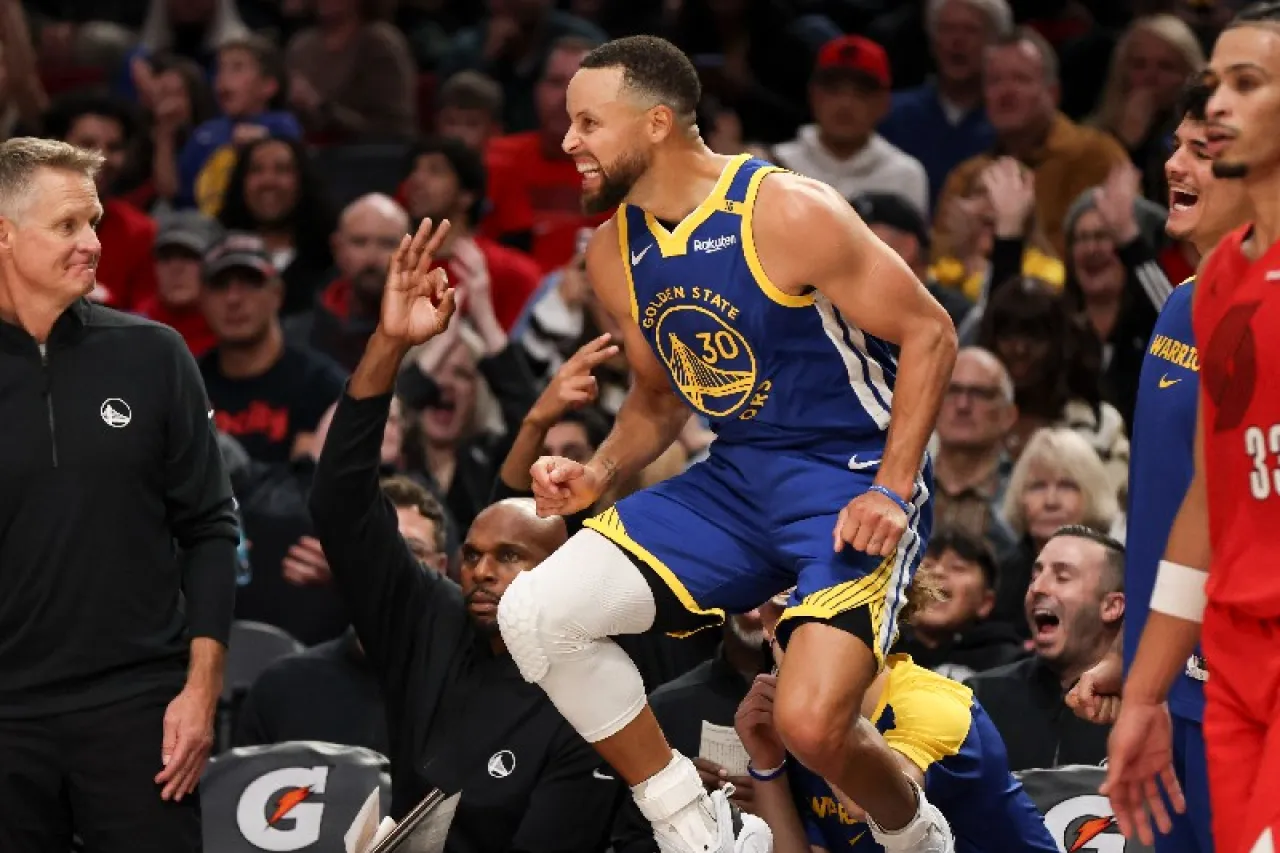 Curry y los Warriors le pasan por encima a Portland