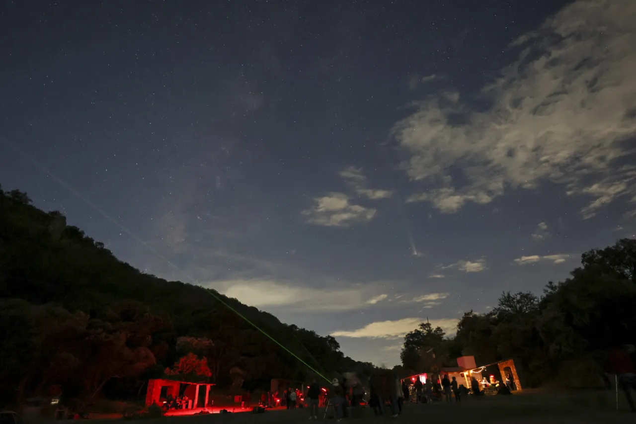 Astrónomos aficionados protegen el cielo nocturno de México