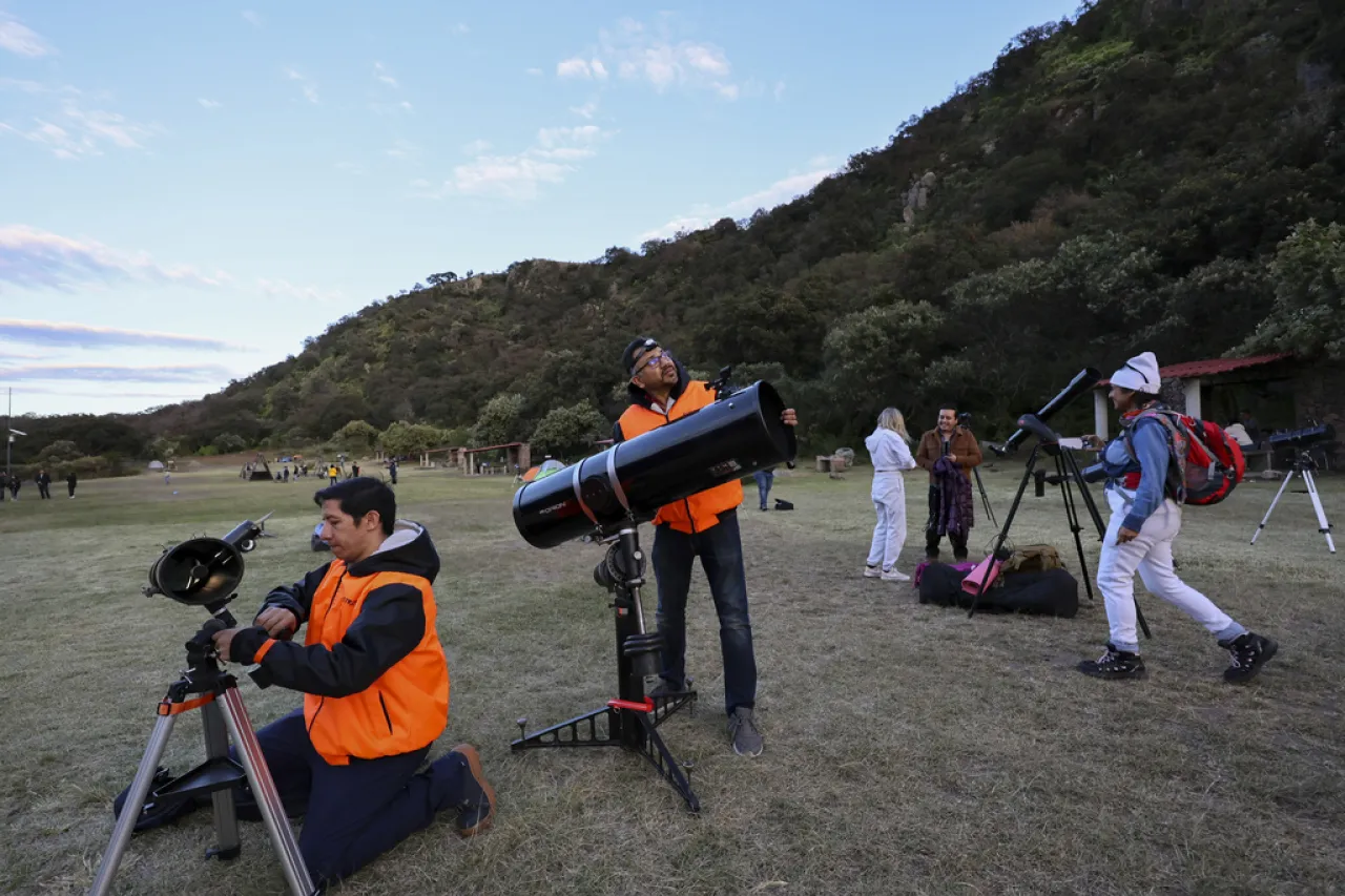 Astrónomos aficionados protegen el cielo nocturno de México