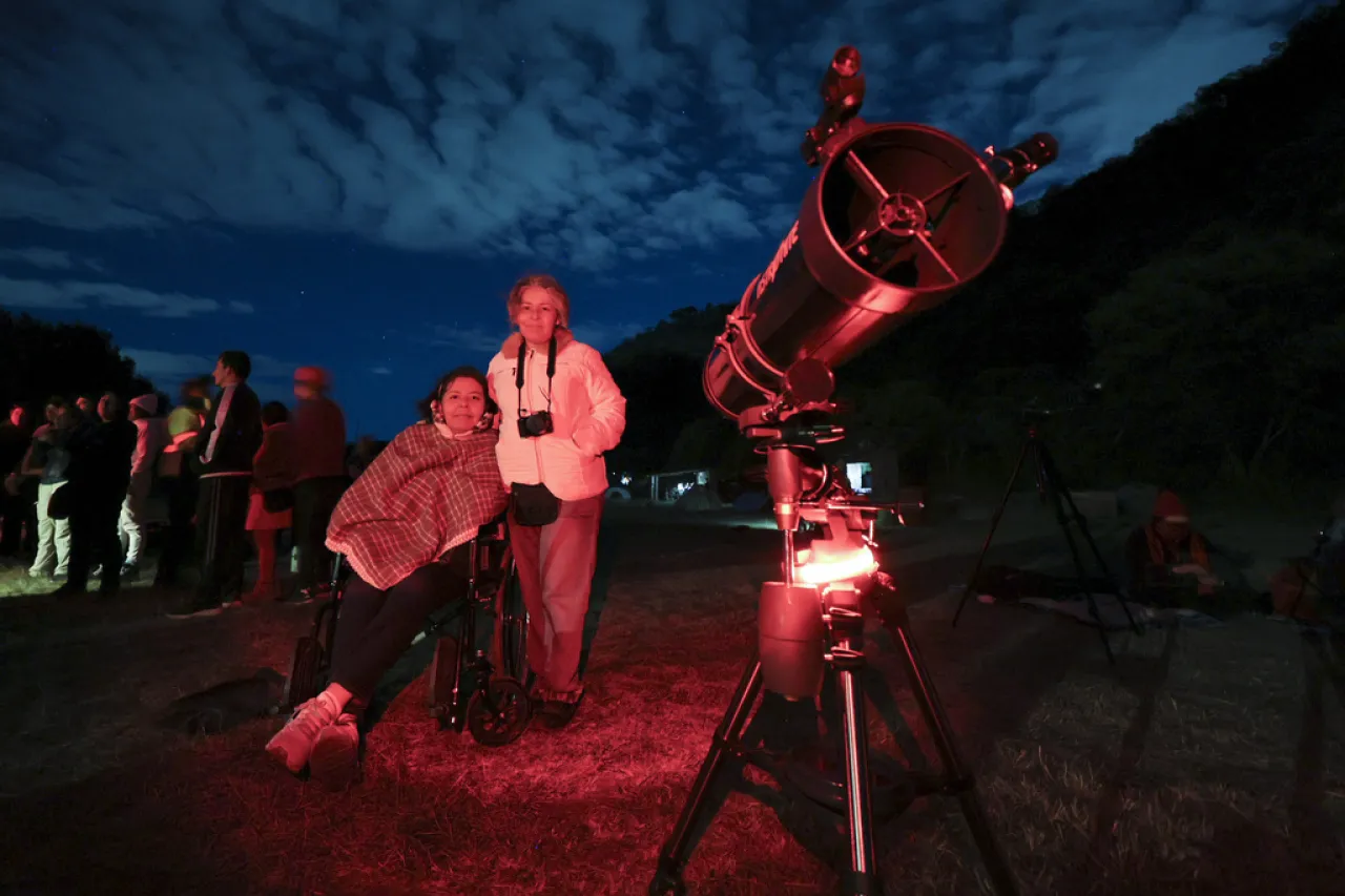 Astrónomos aficionados protegen el cielo nocturno de México