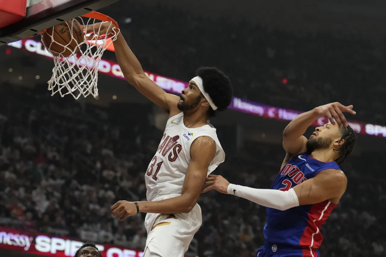 Derrotan Cavaliers a Pistons en regreso de Bickerstaff a Cleveland