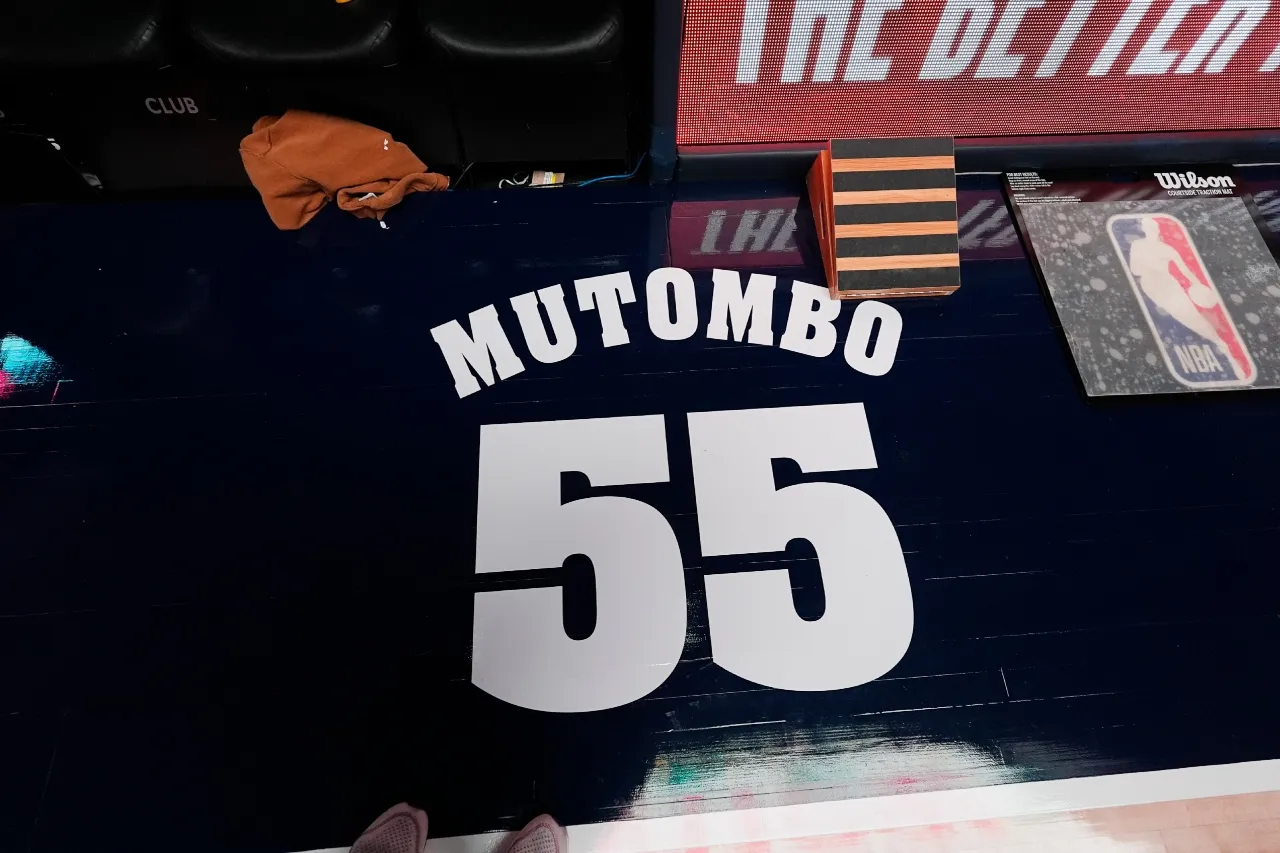 Nuggets rinden homenaje póstumo a Mutombo con video y 55 segundos de aplausos