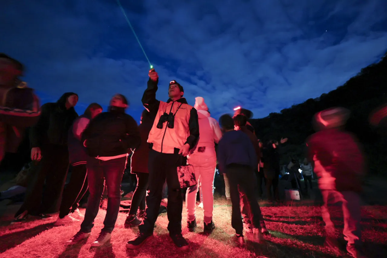 Astrónomos aficionados protegen el cielo nocturno de México